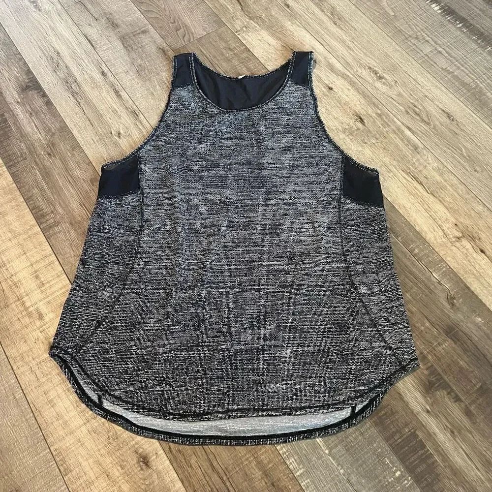Lululemon Sculpt Tank II Polar Shift
Alpine White Black size m